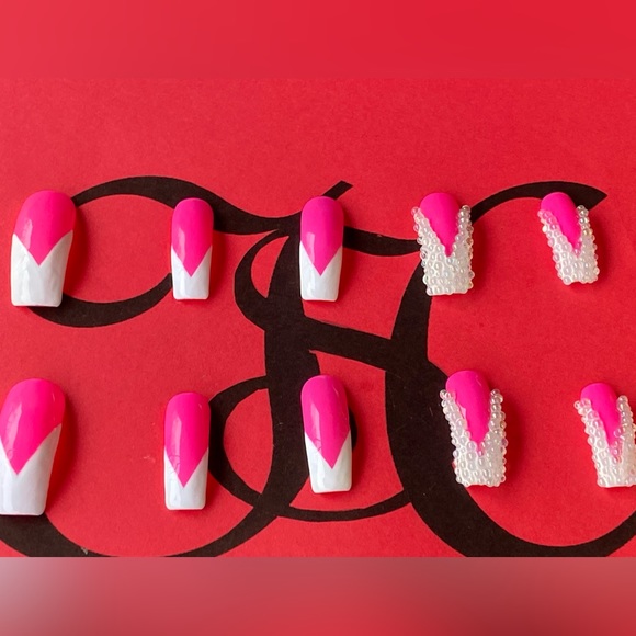 “Bubbles N’ Pink Champagne” Press Set